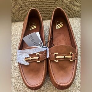 ❤️🤎NWT Mocasin  Brown Loafers with Gold Accents🧡🤎